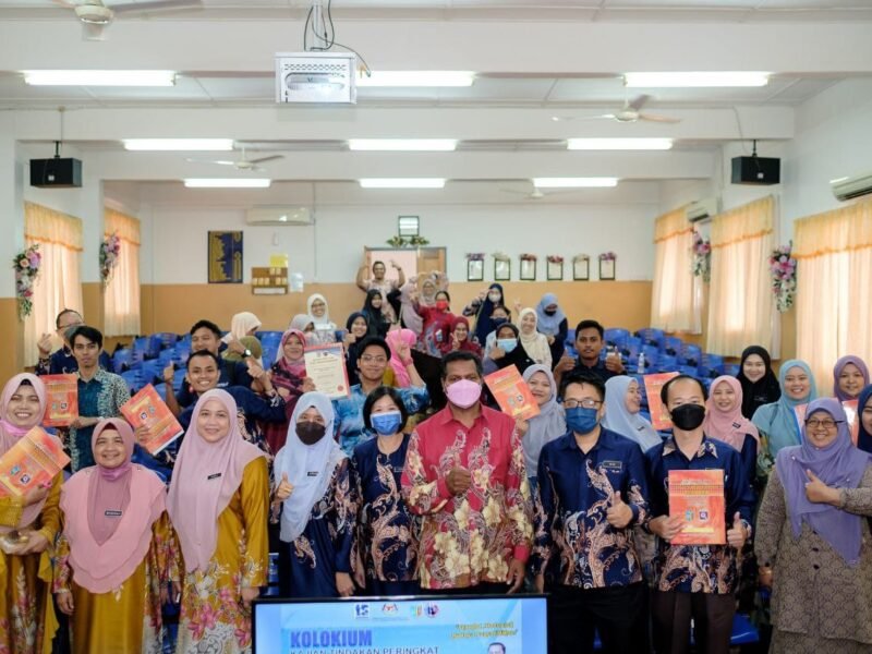 13 guru jayakan Kolokium Kajian Tindakan SMK Elopura