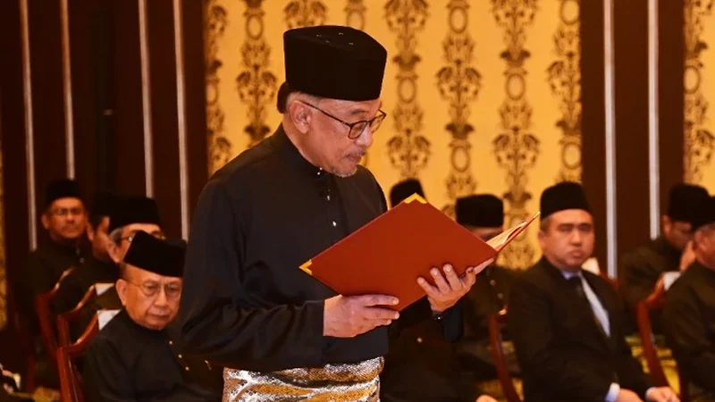 Anwar angkat sumpah perdana menteri