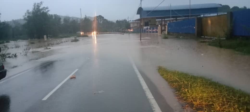 PENAMPANG DILANDA BANJIR, SUNGAI PADA PARAS BAHAYA