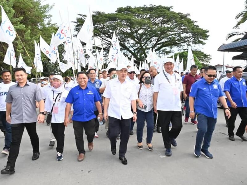 Hajiji iringi Joniston ke penamaan calon